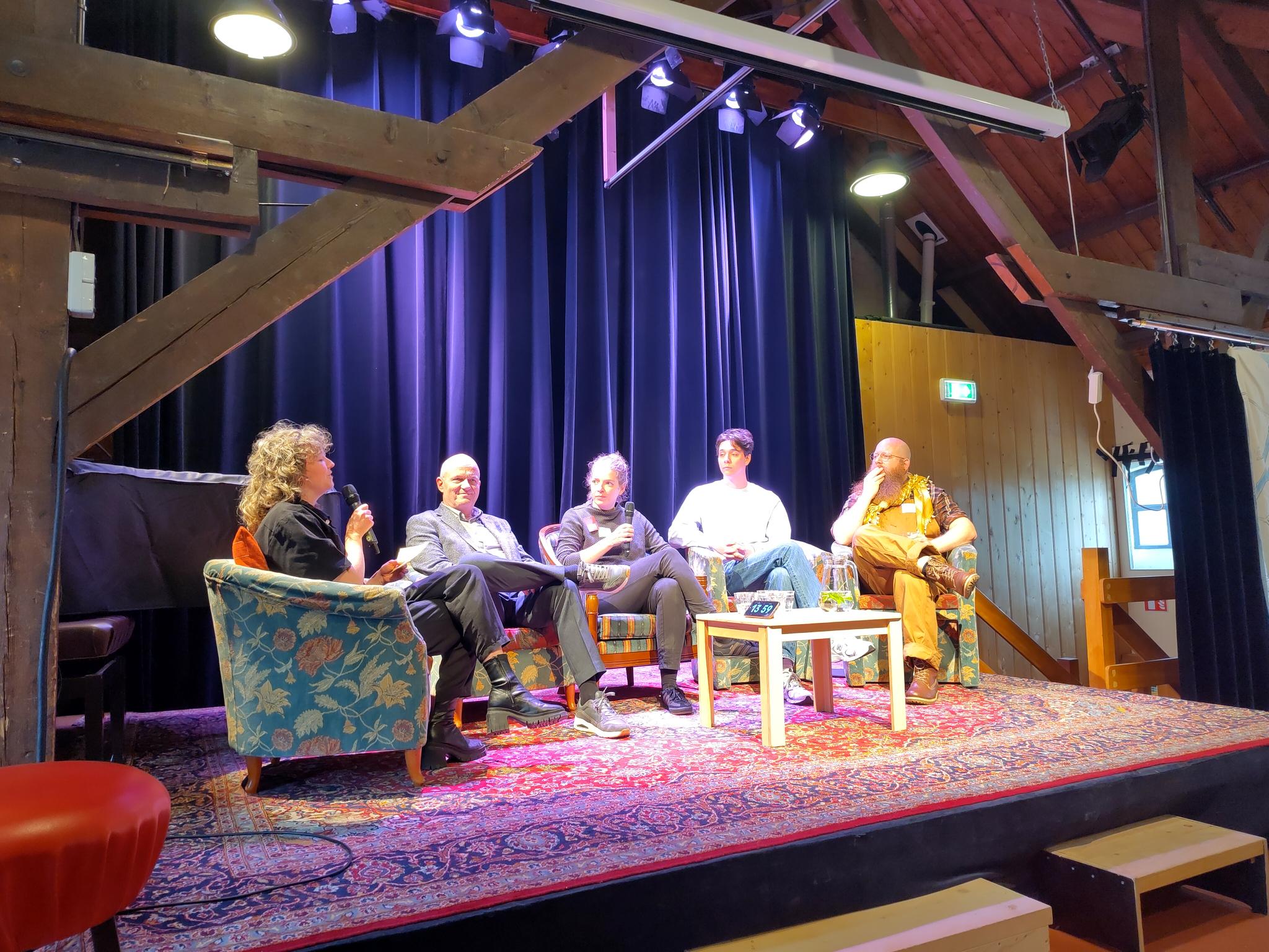 Panelgesprek en Q&A op het kennisdeel-event woonverenigingen gaan door.